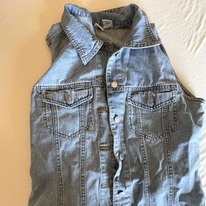Sleeveless Jean jacket